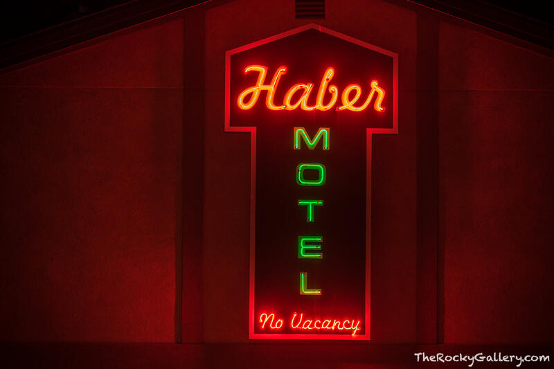Haber Motel Neon 